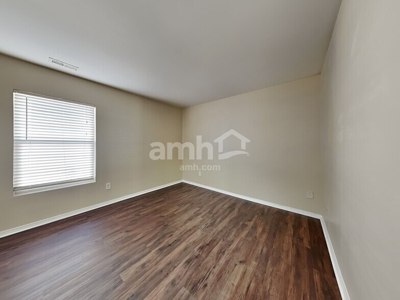Building Photo - 503 Ravenstone Ln