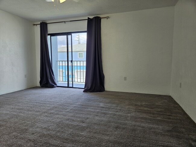 Building Photo - 112 7th St S