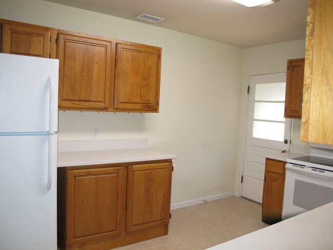 Building Photo - Charming home 1 minute to downtown, Colleg...