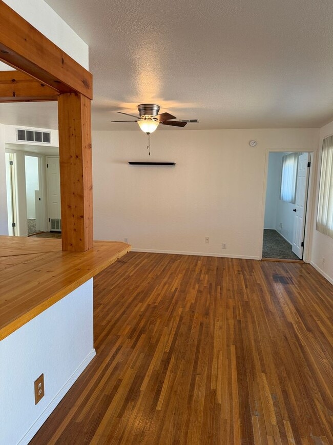 Building Photo - 2101 Aspen Dr