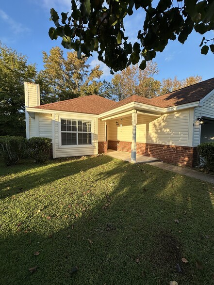 Building Photo - 8 Saint Ives Dr