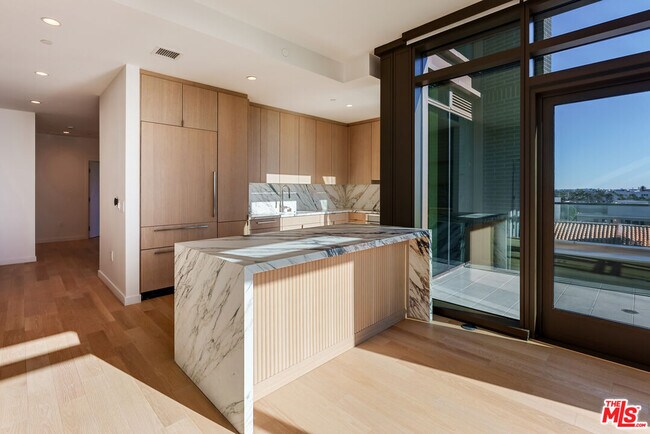 Building Photo - 700 Broadway