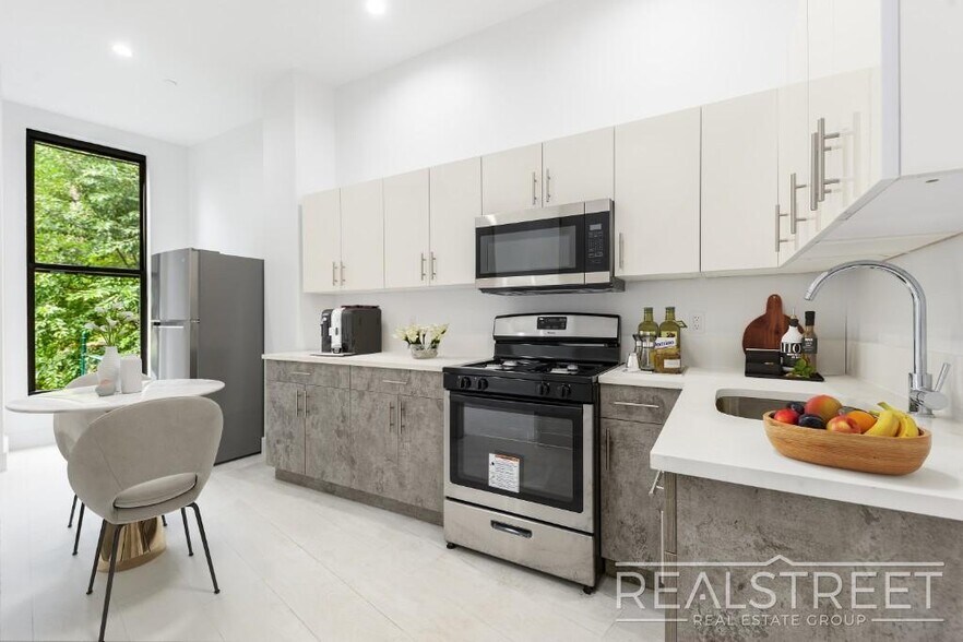 Building Photo - Stunning Brand New 1.5 Bed Duplex with Pri...