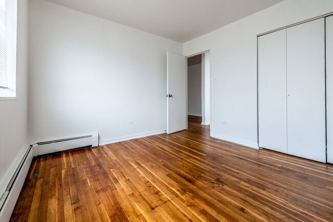 Building Photo - 8326-8332 S Ellis Ave Chicago, IL 60619