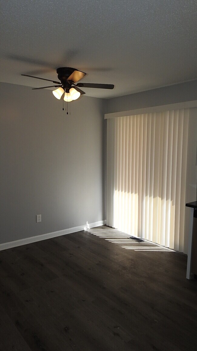 Building Photo - Welcome home to this spacious 3 bedrooms and 2 full baths duplex located on Orchard St in Pleasan...
