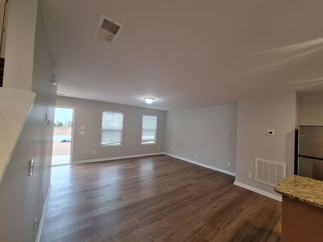 Building Photo - Wonderful Two Story Four Bedroom Home in Northeast Columbia!