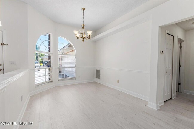 Building Photo - 1722 Branch Vine Dr W
