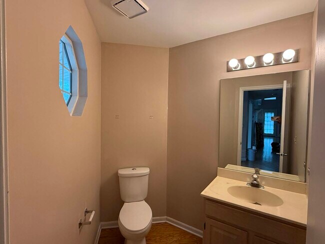 Building Photo - 991 Sweetflower Dr