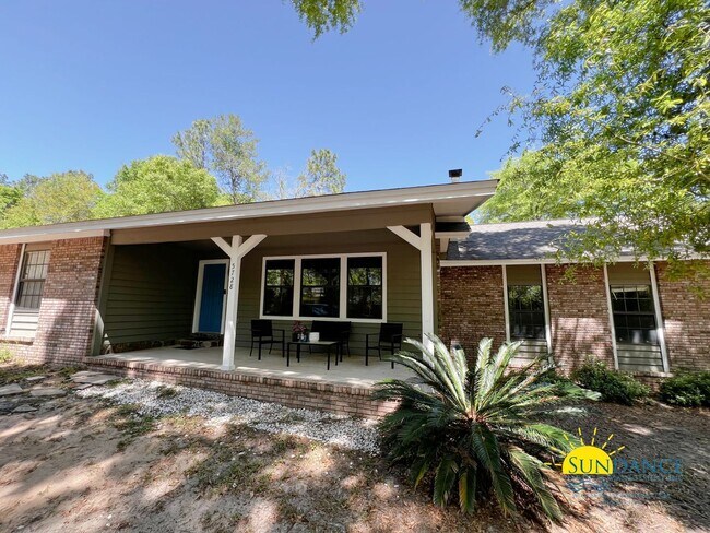 Primary Photo - Charming 3 Bedroom Home with Pool, RV/Boat...