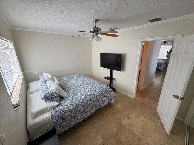 Building Photo - 1856 NE 46th St