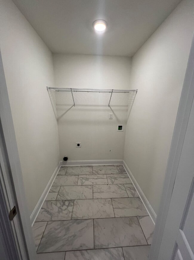 Building Photo - 811 Lillian Grace Dr