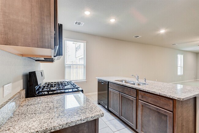 Building Photo - 40735 Gate Ridge Dr