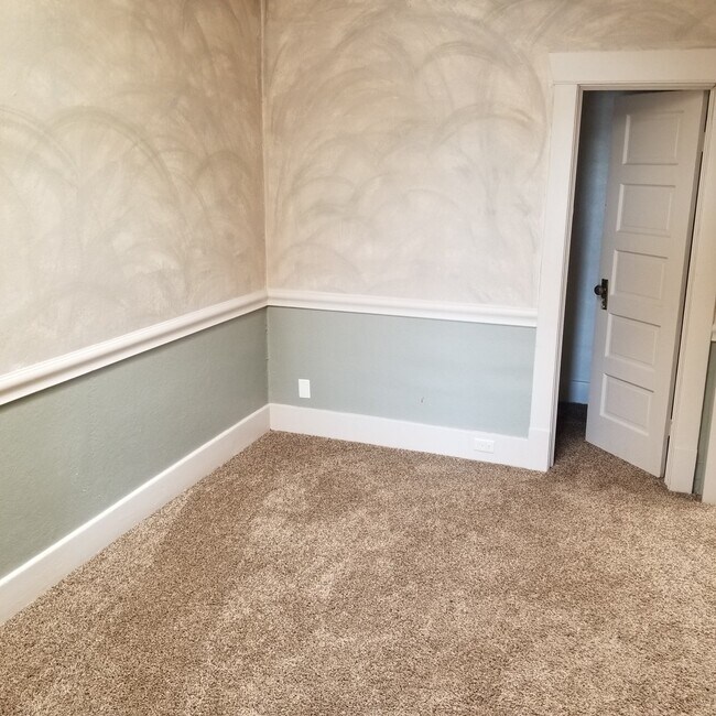 Building Photo - Spacious 2 bed 1 bath apartment on Main st...