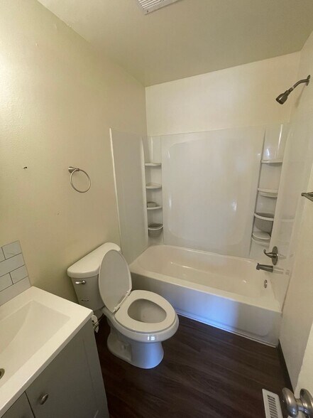 Building Photo - 1303 S Coffman St