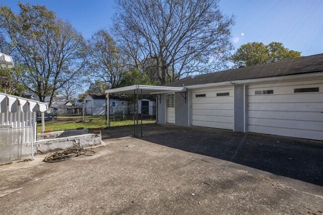 Building Photo - 1220 Hammond Ave