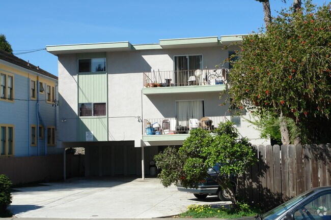 Building Photo - 2208 Mcgee Ave