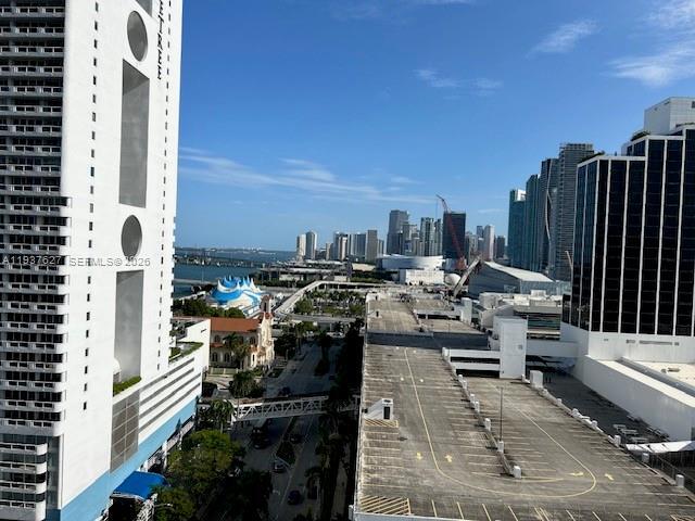 Building Photo - 1750 N Bayshore Dr