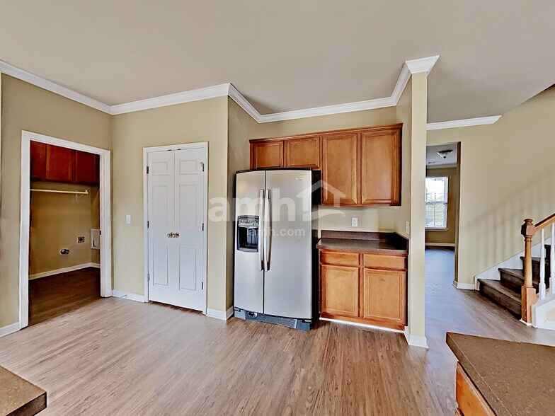 Building Photo - 1025 Addington Rd