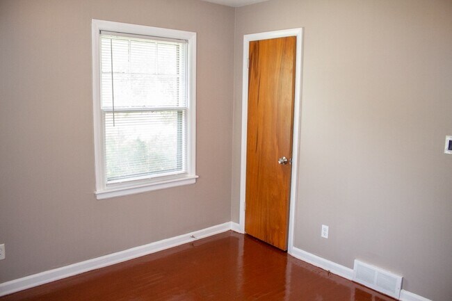 Building Photo - 8907 E 73rd St