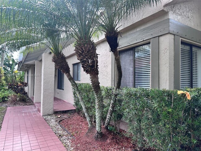 Building Photo - 547 Patio Village Way