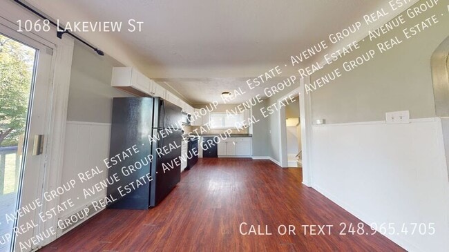 Building Photo - 1068 Lakeview St