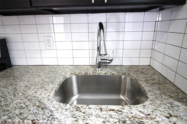 Building Photo - 291 Bonner Pl