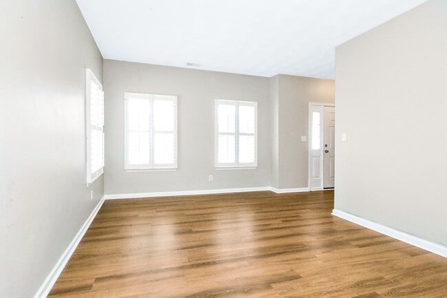 Building Photo - 1000 Pershing Ct