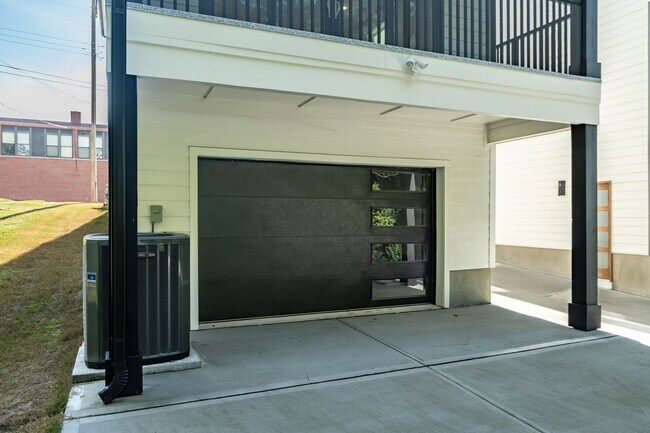 Building Photo - 4-bedroom, 4-bathroom Custom Home in Durha...