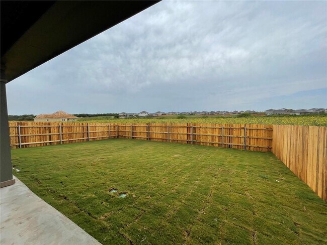 Building Photo - 806 Hollyhock Dr