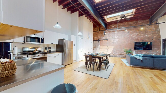 Building Photo - 19 Stanhope St