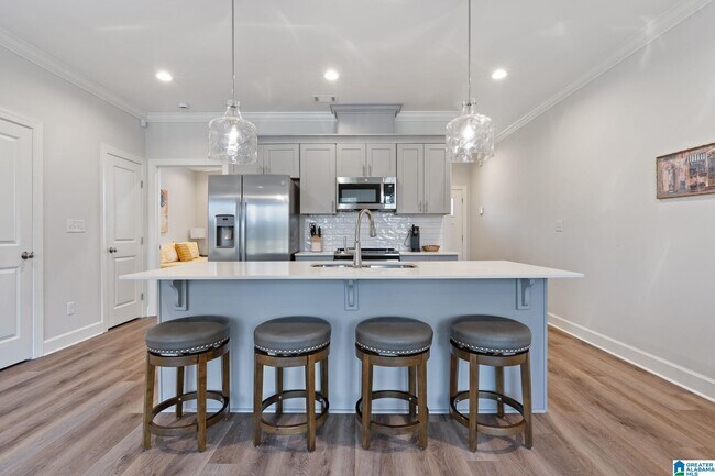 Building Photo - 829 21st Ave E