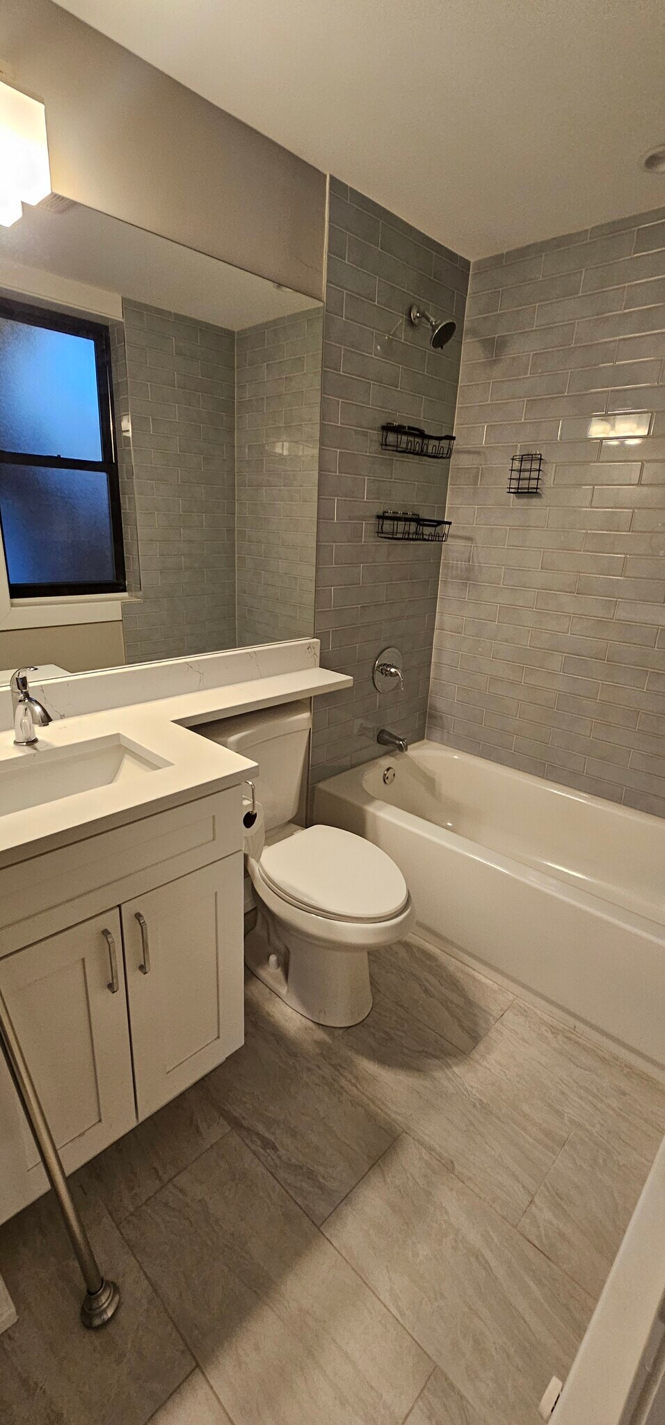 Building Photo - 3929 N Janssen Ave