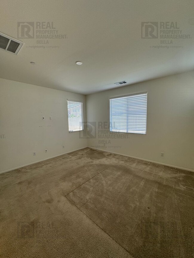 Building Photo - Single-Story Comfort & Style in Prime Heme...