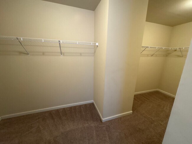 Building Photo - 4464 Grove Landing Dr