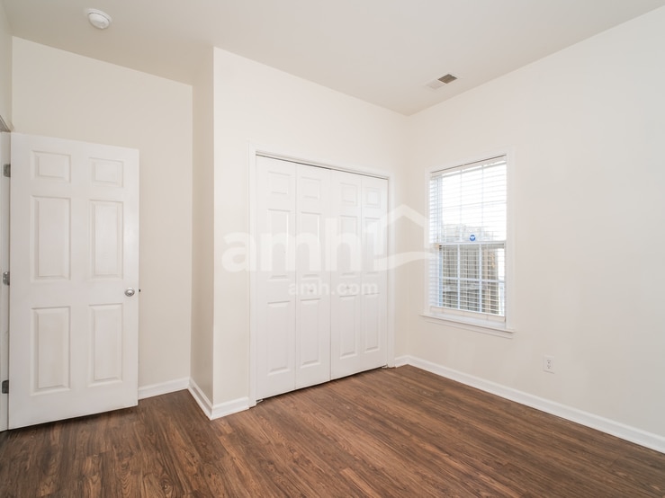 Building Photo - 1408 Parkland Way