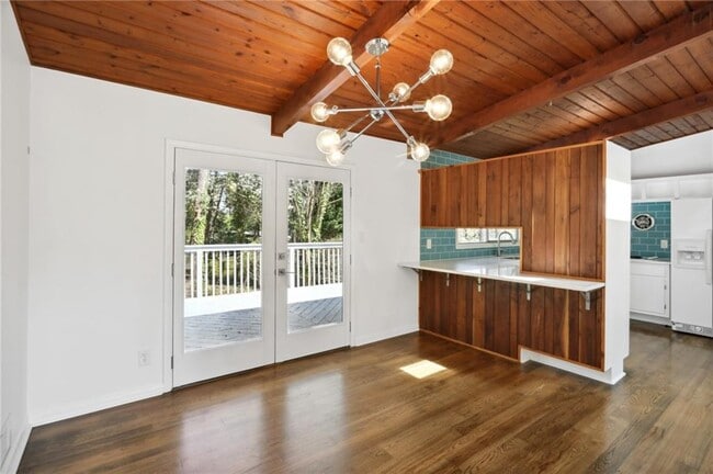 Building Photo - 3684 Northlake Dr