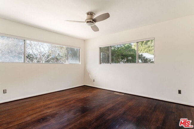 Building Photo - 2042 Sanborn Ave