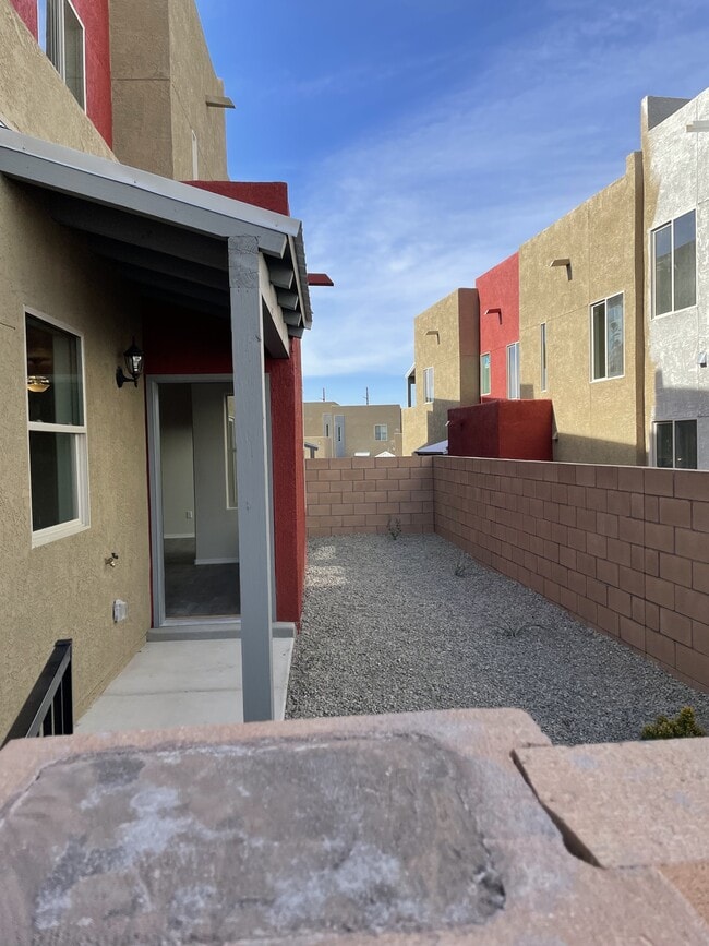 Building Photo - 1509 Borrego Dr SE