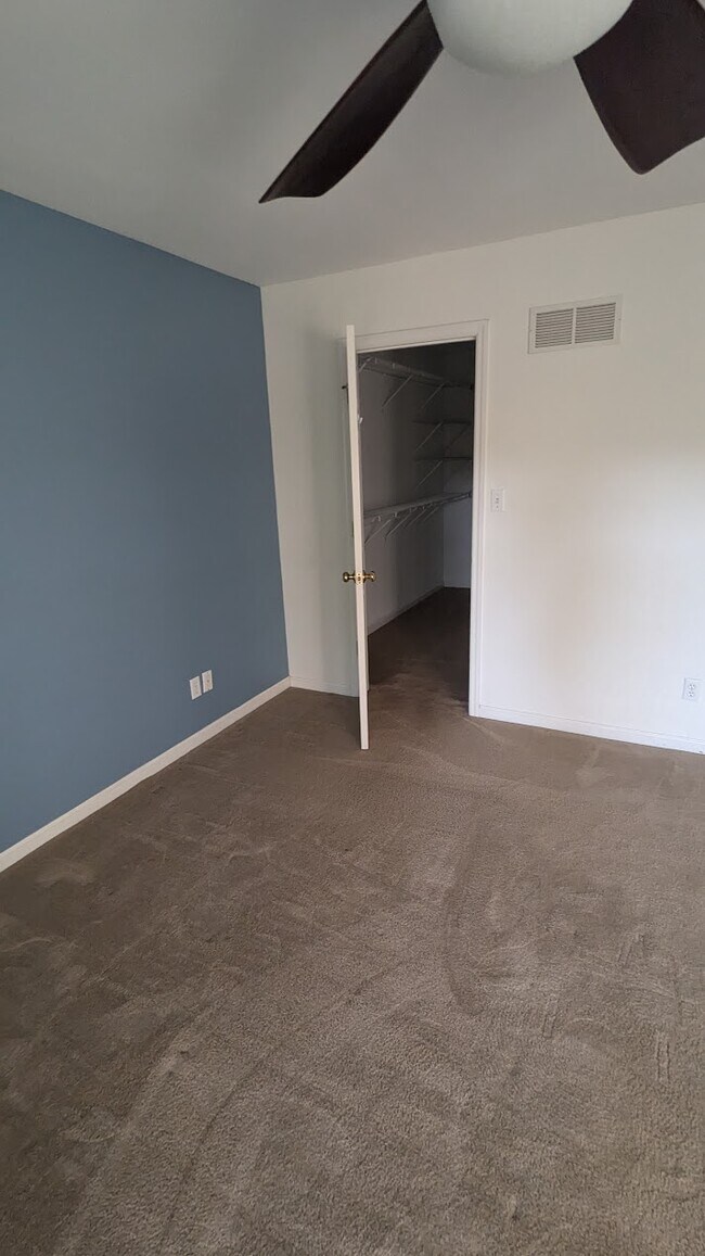Building Photo - 2562 Creve Coeur Dr