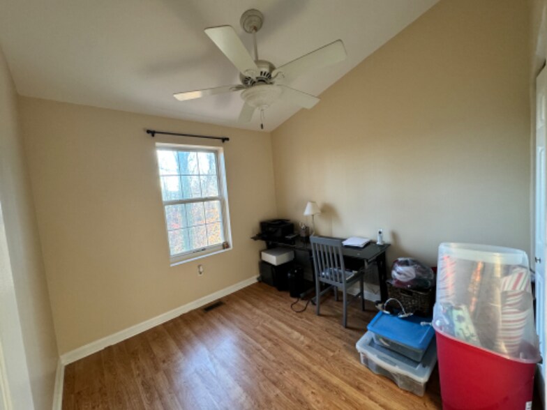 Building Photo - 1310 Farley Ct S