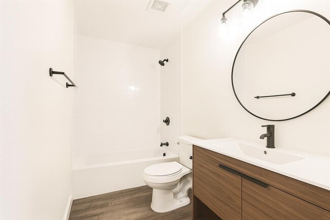 Building Photo - 1700 Garden Villa Dr