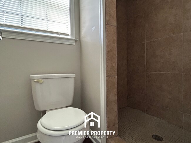 Building Photo - Spacious 4BR/2BA Southaven Home | Hardwood Floors, Fireplace & Fenced Yard with Shed