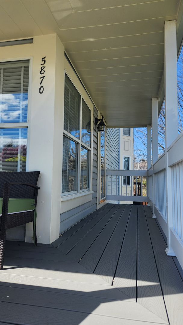 Building Photo - End-unit townhome in highly desired Kingstown