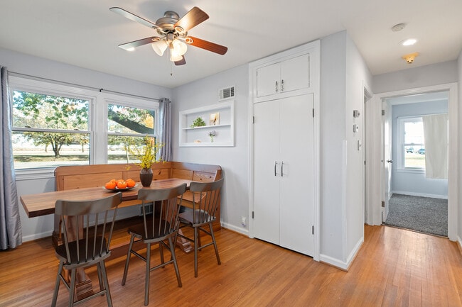 Building Photo - 22 E Hawthorne St