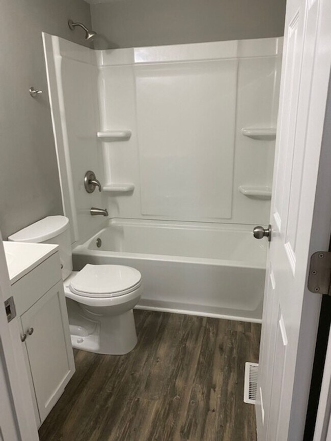 Building Photo - 100 Arlington Way