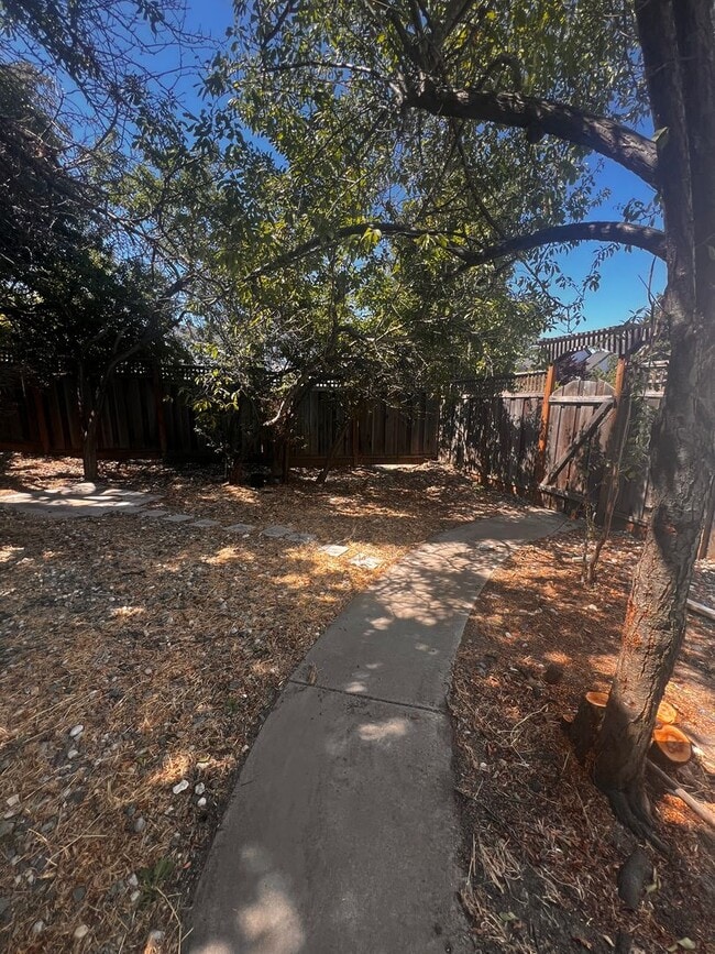 Building Photo - Wonderfully updated Waterman Highlands Home
