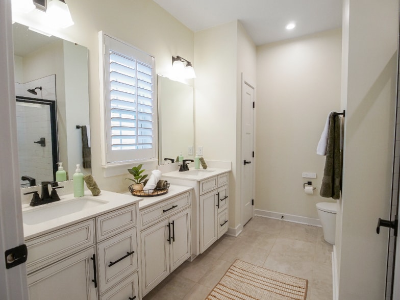 Building Photo - 1663 Jessamine Dr