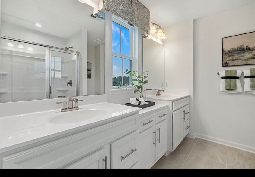 Building Photo - 107 Leah Dr