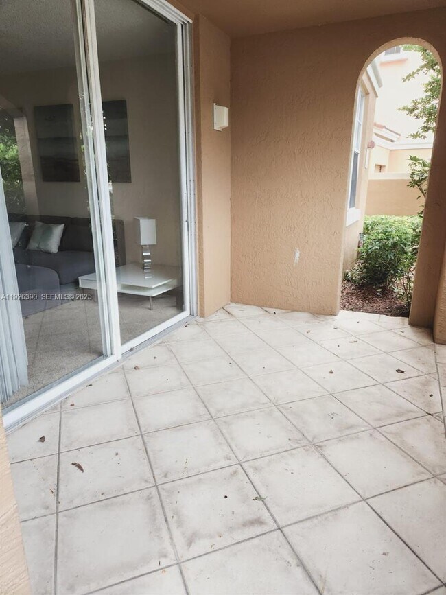 Building Photo - 19655 E Country Club Dr