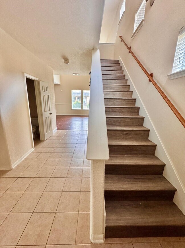 Building Photo - 3947 Calgary Cir